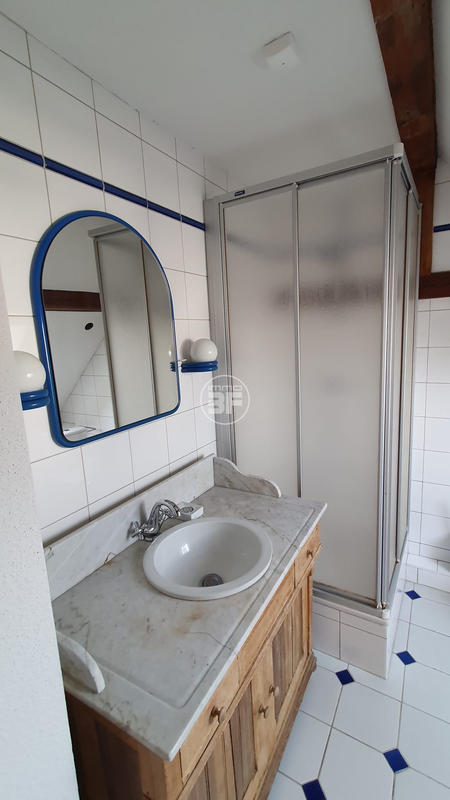 Maison - 256 m² - 8 pièces