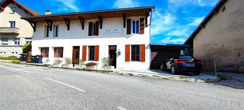 Maison - 360 m² - 9 pièces