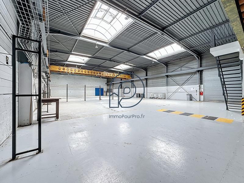 Entrepôt - 1 749 m²