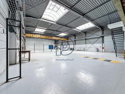 Entrepôt - 1 749 m²