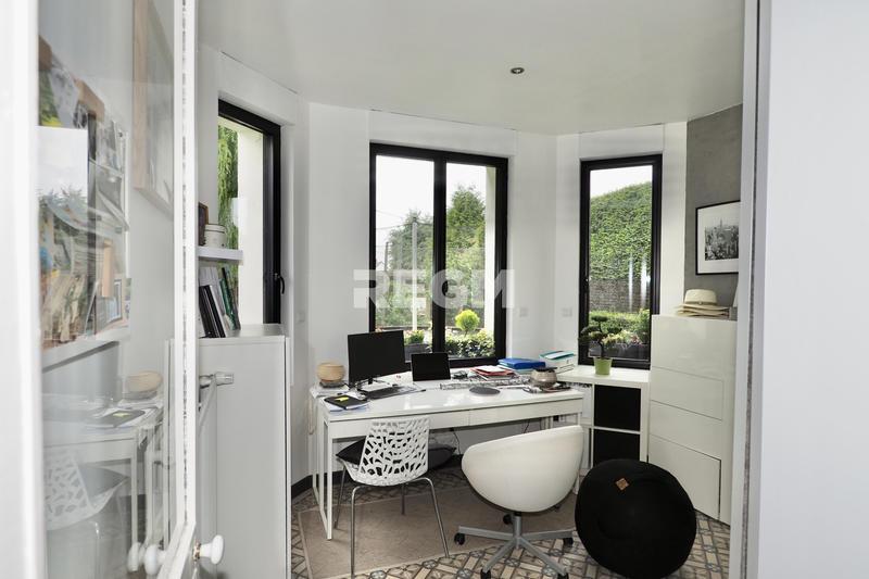 Maison - 310 m² - 8 pièces