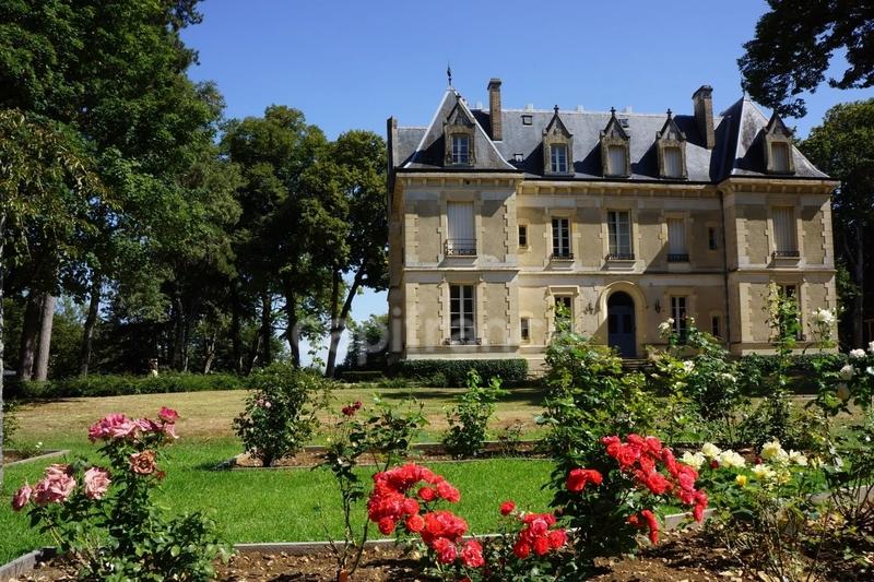 Château - 838 m² - 26 pièces