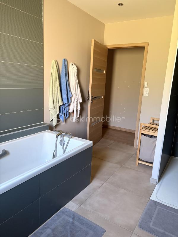 Pavillon - 180 m² - 8 pièces