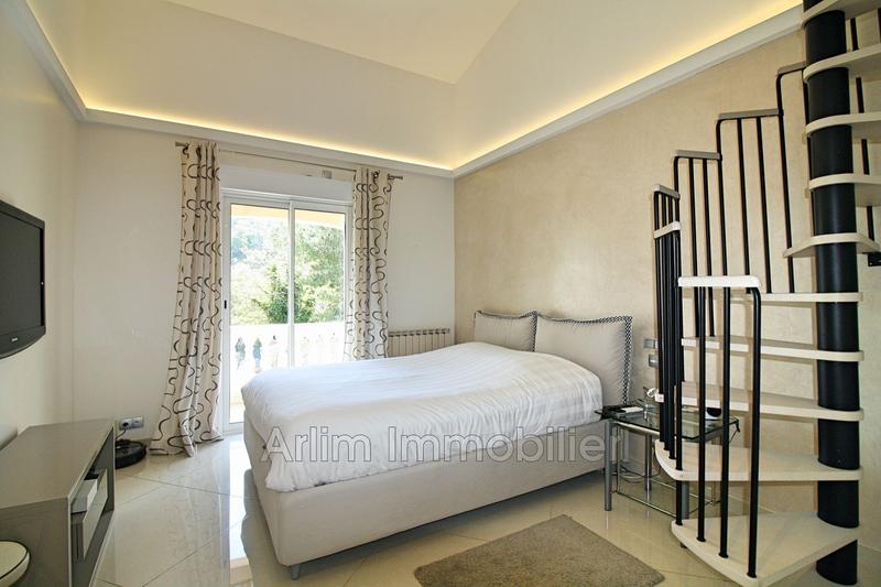 Villa - 310 m² - 8 pièces