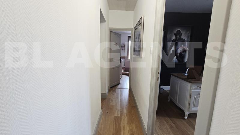 Maison - 260 m² - 10 pièces