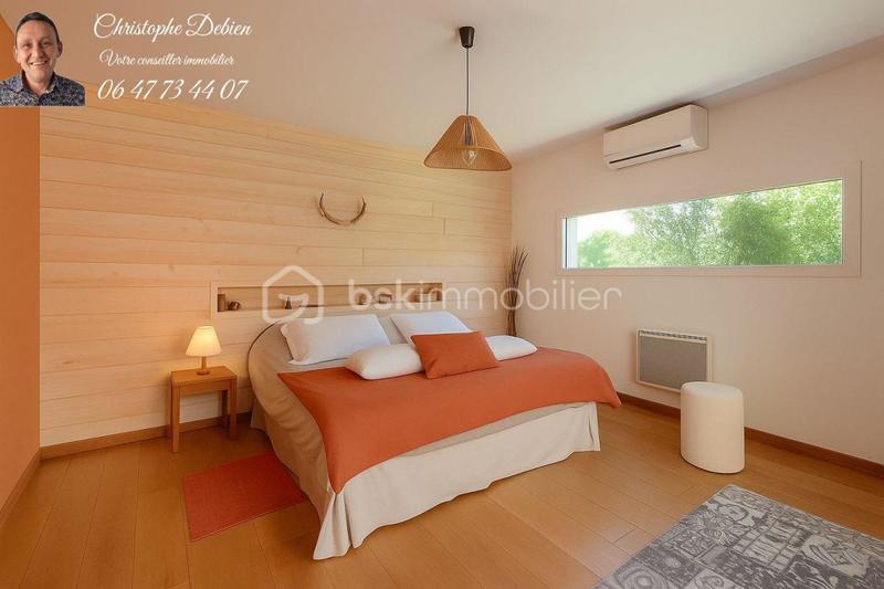 Maison traditionnelle - 246 m² - 7 pièces