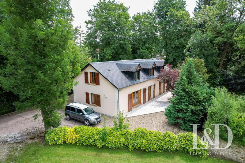 Maison - 310 m² - 14 pièces