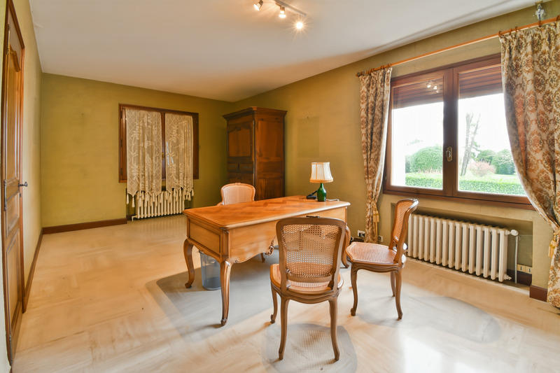 Maison - 320 m² - 10 pièces