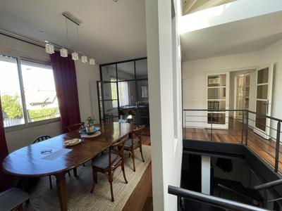 Villa - 238 m² - 6 pièces