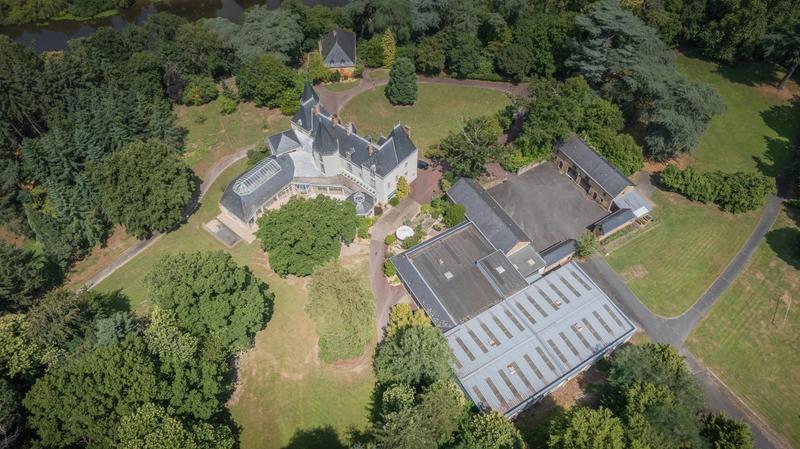Château - 1 213 m²