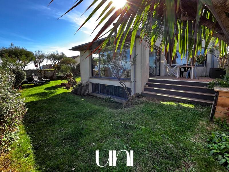 Maison - 237 m² - 7 pièces