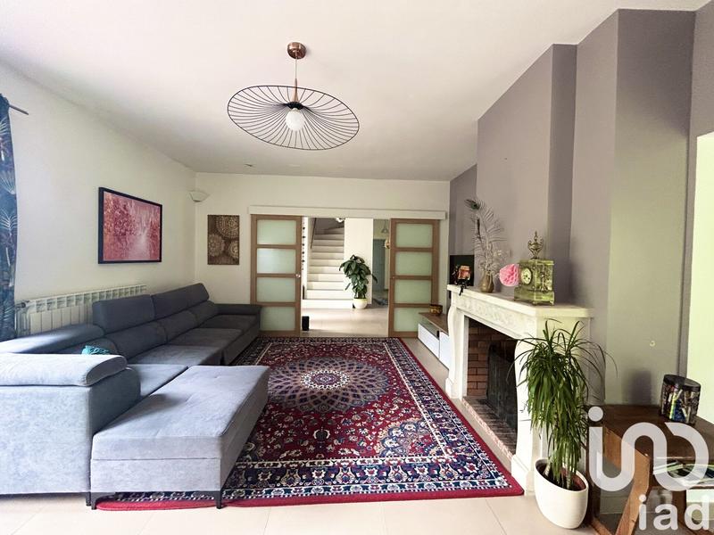 Maison - 211 m² - 6 pièces