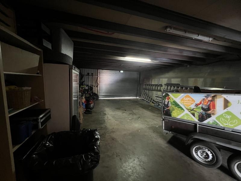 Local commercial - 240 m² - 5 pièces