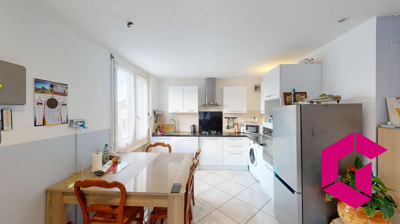 Maison - 221 m² - 8 pièces