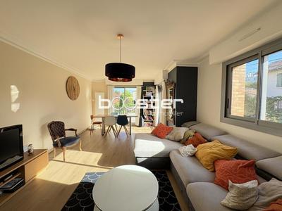 Appartement ancien - 87 m² - 4 pièces