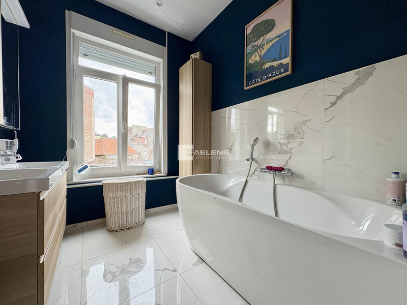 Maison - 260 m² - 8 pièces