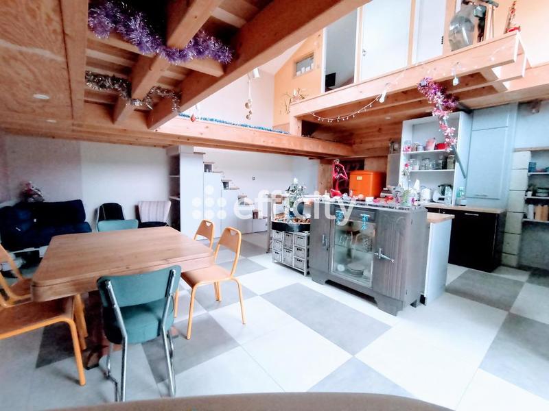 Maison - 156 m² - 8 pièces