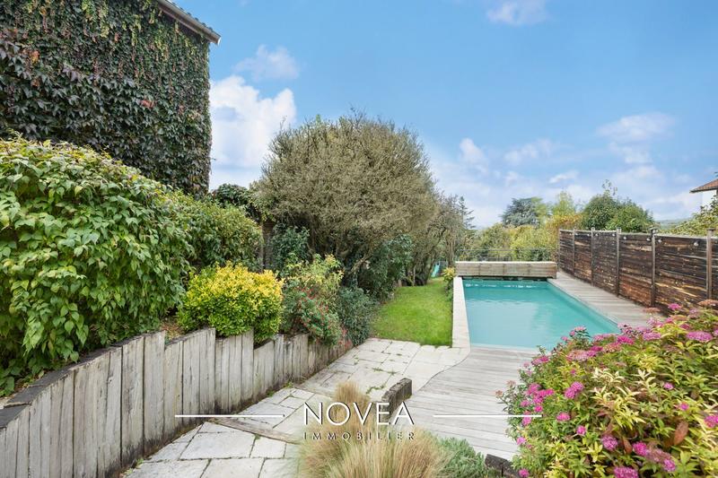 Maison ancienne - 205 m² - 8 pièces