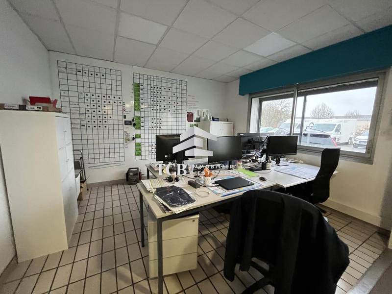 Local d'activités - 2 358 m²