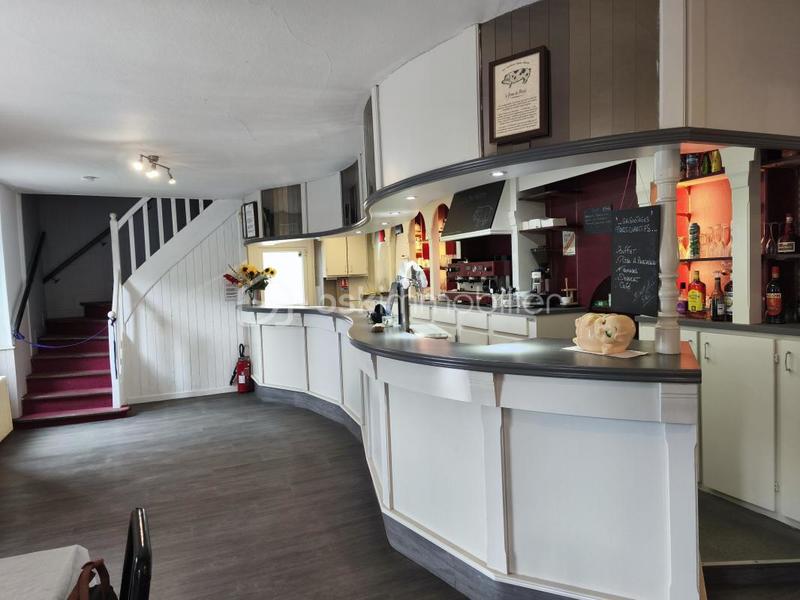 Maison - 275 m² - 7 pièces