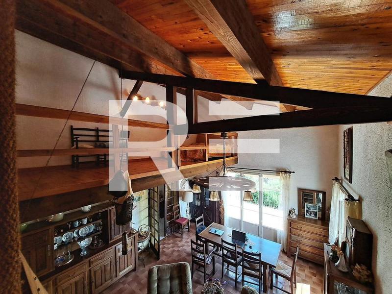 Villa - 208 m² - 9 pièces