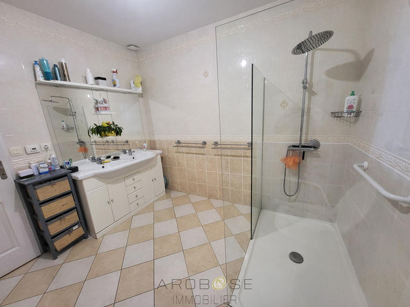 Maison - 205 m² - 7 pièces