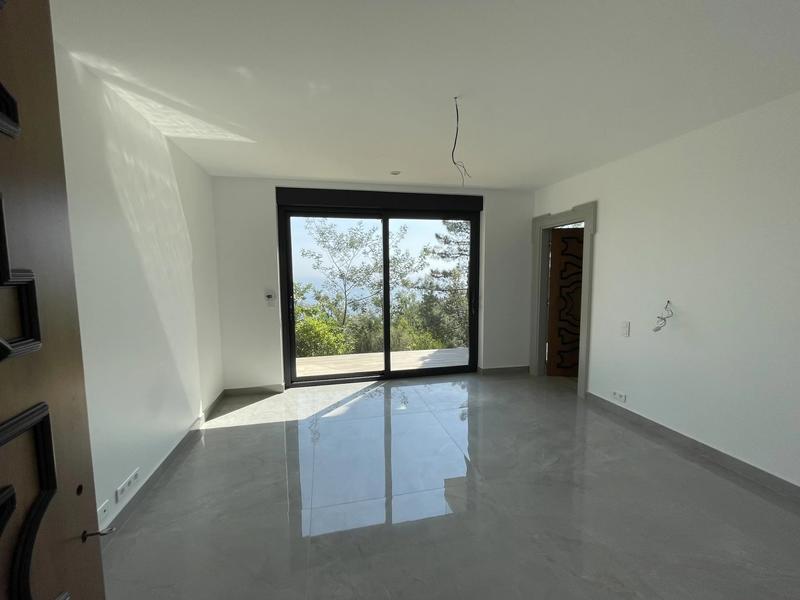 Villa - 1 475 m² - 9 pièces