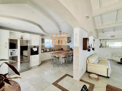 Propriété - 320 m² - 10 pièces