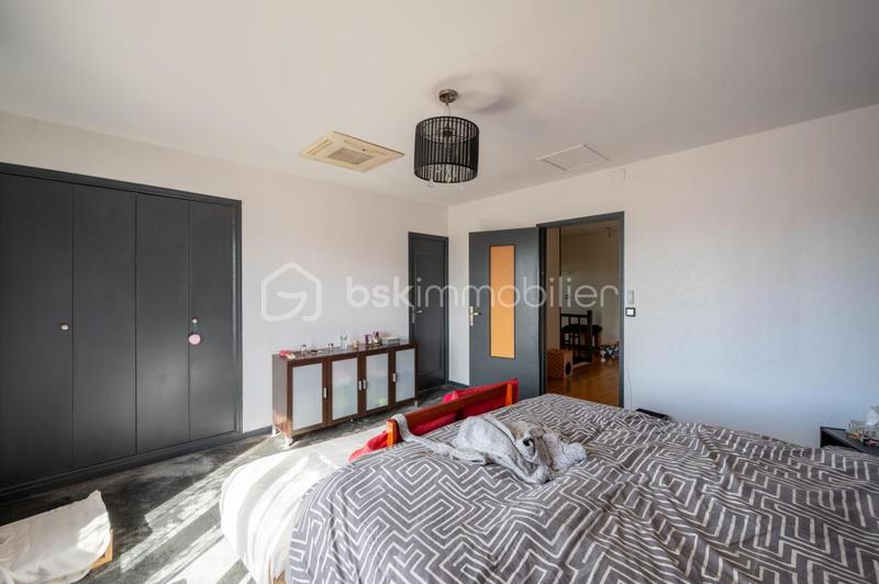 Maison - 200 m² - 7 pièces