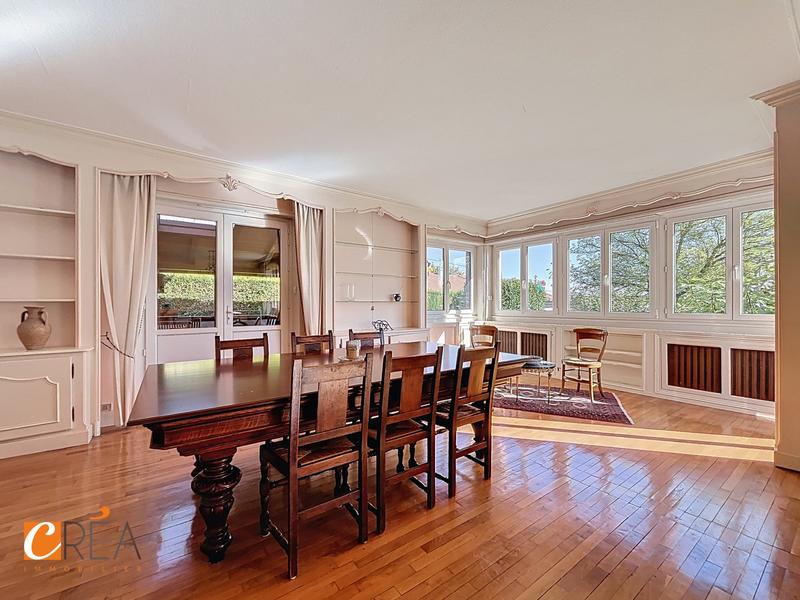 Maison - 215 m² - 8 pièces