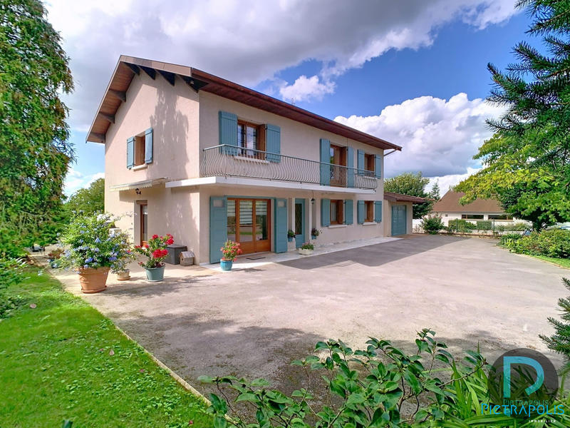 Maison - 202 m² - 6 pièces