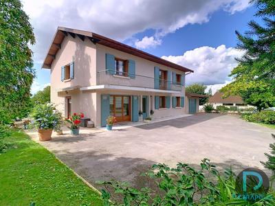 Maison - 202 m² - 6 pièces