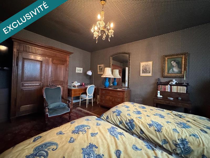 Maison - 235 m² - 9 pièces