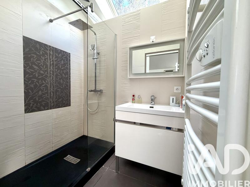 Maison - 223 m² - 9 pièces