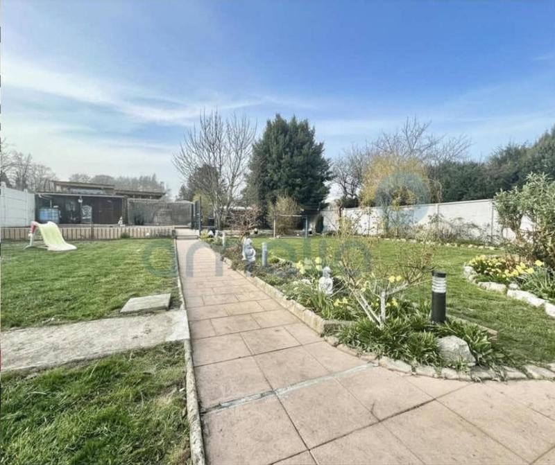 Maison - 215 m² - 9 pièces