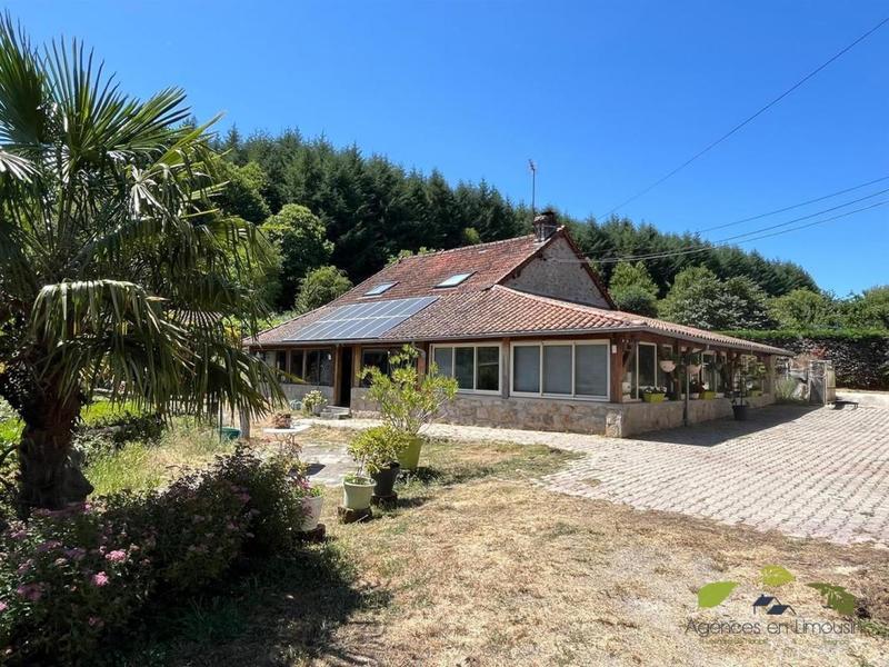 Propriété - 162 m² - 8 pièces