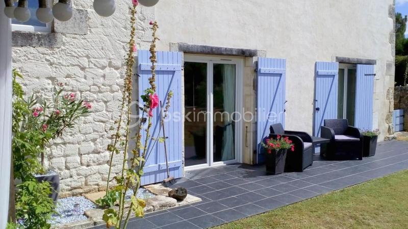 Maison - 240 m² - 8 pièces