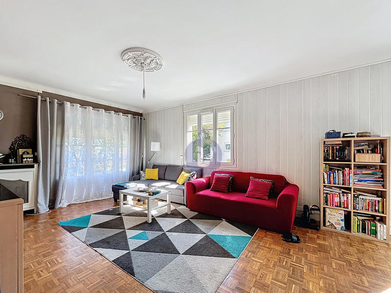 Maison - 216 m² - 8 pièces