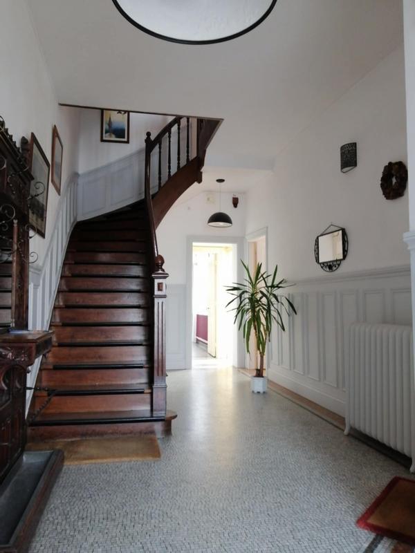 Maison - 220 m² - 8 pièces