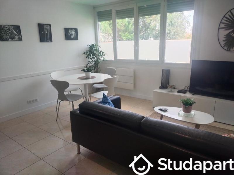 Chambre - 9 m² - 1 pièce