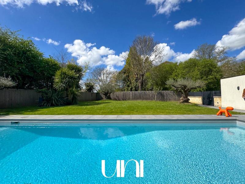 Maison - 316 m² - 8 pièces