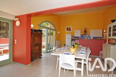 Maison - 340 m² - 9 pièces