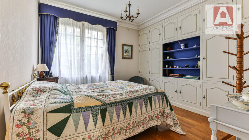 Maison - 213 m² - 7 pièces