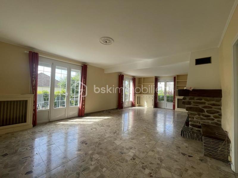 Maison traditionnelle - 169 m² - 7 pièces