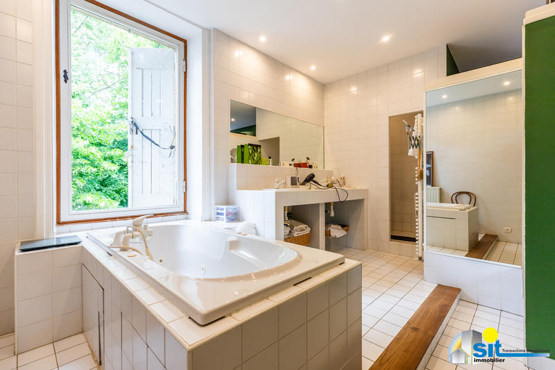 Propriété - 320 m² - 12 pièces