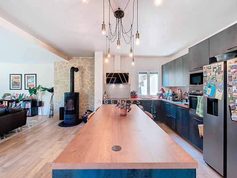 Maison - 130 m² - 7 pièces