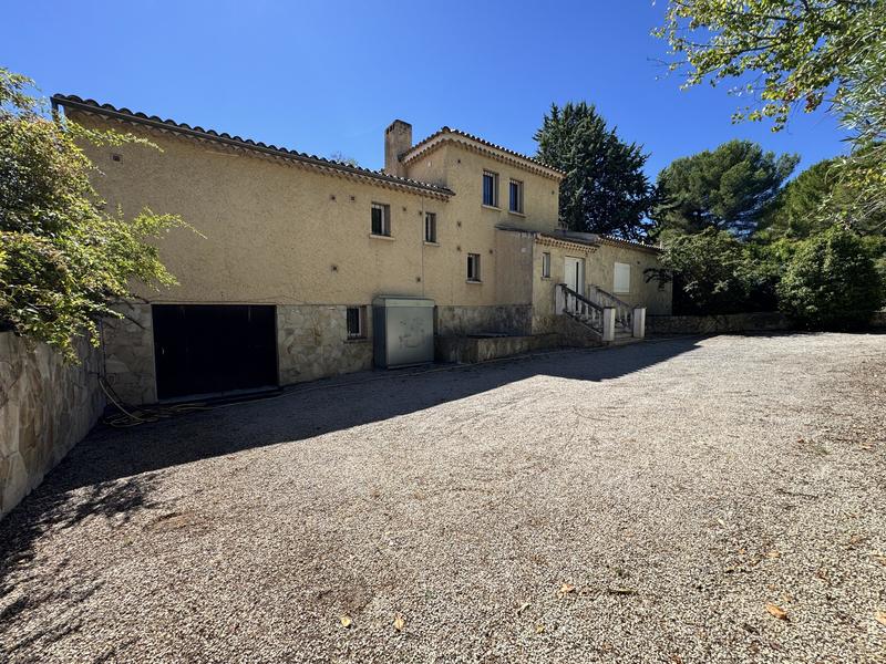 Maison ancienne - 259 m² - 6 pièces