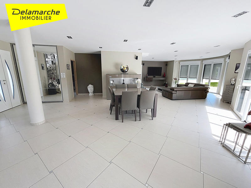 Maison - 241 m² - 7 pièces