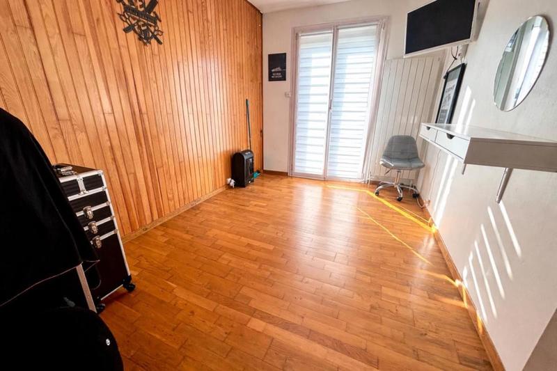 Maison - 90 m² - 5 pièces