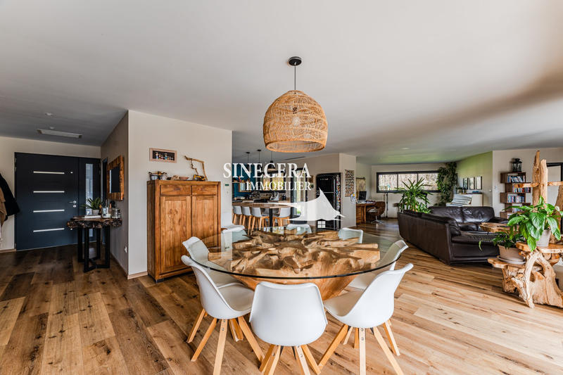 Villa - 198 m² - 8 pièces